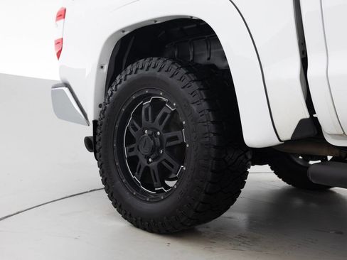 Used 2017 Toyota Tundra SR5 w/ SR5 Upgrade Package image 19