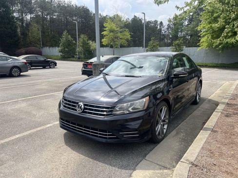 Used 2018 Volkswagen Passat 2.0T R-Line image 1