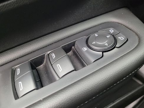 Used 2024 GMC Terrain SLE image 27