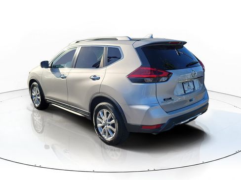 Used 2018 Nissan Rogue SV FWD image 3
