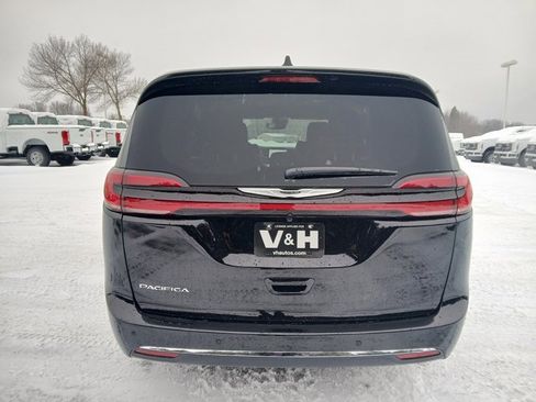 New 2026 Chrysler Pacifica Select image 5