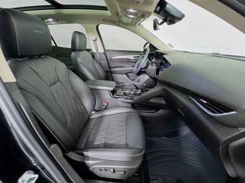 Used 2022 Buick Envision Avenir w/ Technology Package II image 43