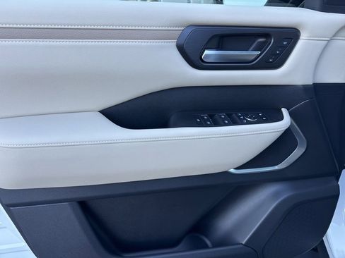 New 2026 Nissan Armada Platinum image 13