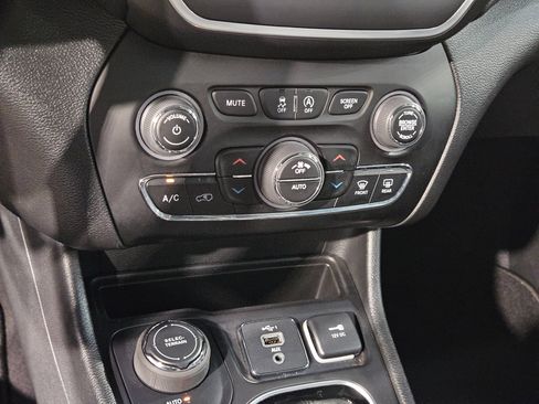 Used 2023 Jeep Cherokee Altitude Lux w/ Lux Elite Package AWD/4WD image 32