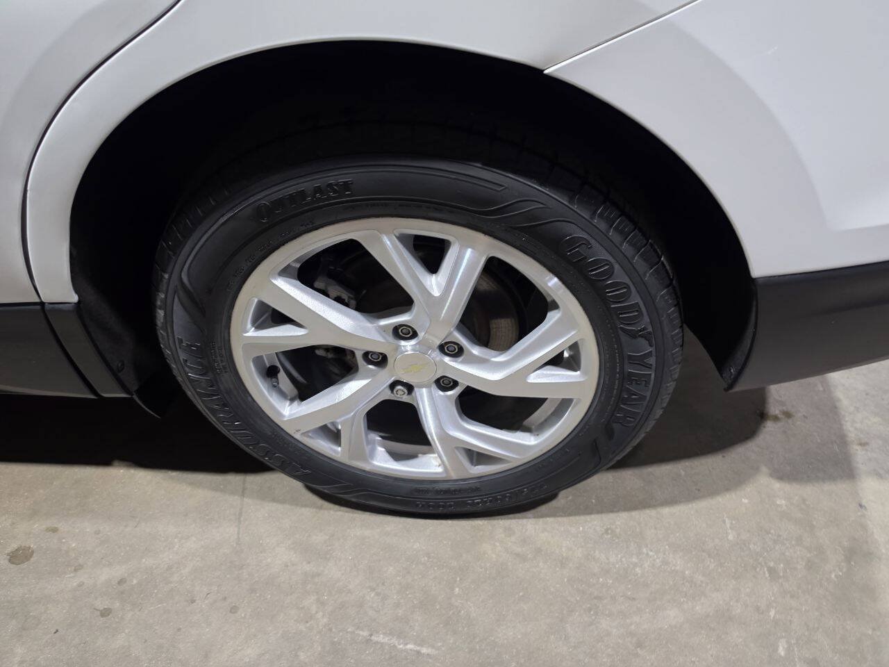 Used 2020 Chevrolet Equinox LT FWD image 21