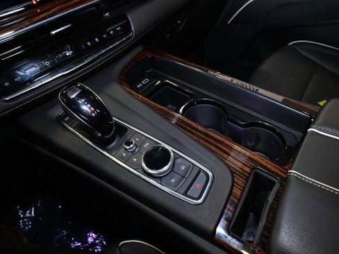 Used 2023 Cadillac Escalade Premium Luxury AWD/4WD image 34