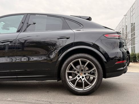 Used 2022 Porsche Cayenne Coupe image 11
