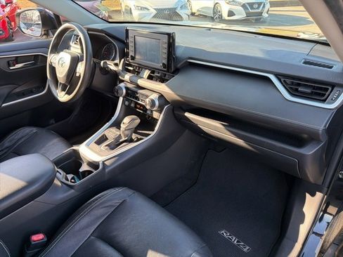 Used 2019 Toyota RAV4 XLE image 9