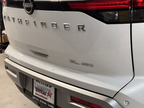 New 2025 Nissan Pathfinder SL image 12