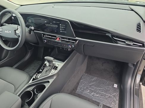 New 2026 Kia Niro EX FWD image 10