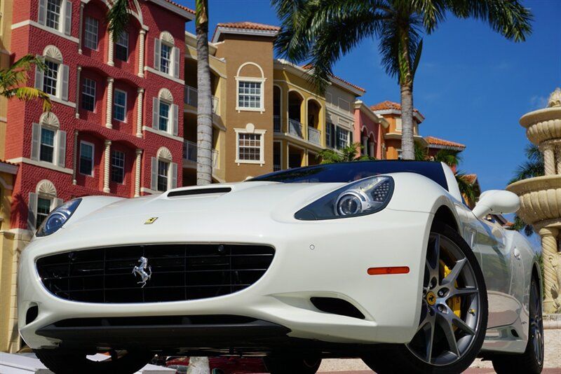 Used 2014 Ferrari California RWD image 53