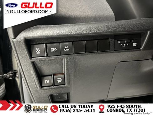 Used 2024 Toyota Sienna XLE Woodland Edition AWD/4WD image 20
