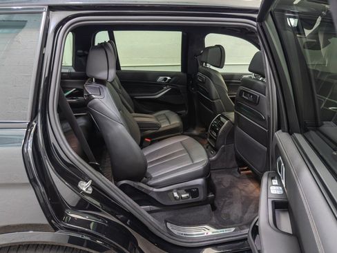 Used 2022 BMW X7 xDrive40i w/ M Sport Package AWD/4WD image 27