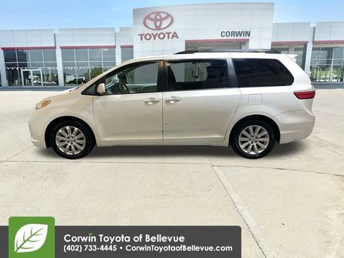 Used 2015 Toyota Sienna XLE image 5