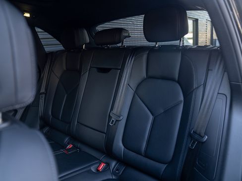 Used 2025 Porsche Macan image 19