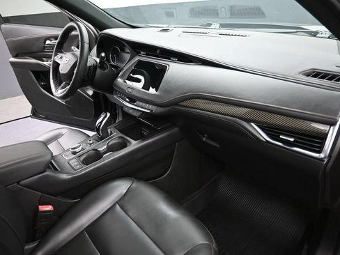 Used 2022 Cadillac XT4 Sport w/ Safety Alert Package FWD image 16