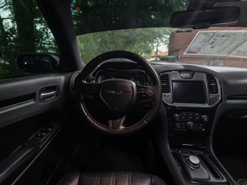 Used 2021 Chrysler 300 S w/ S Model Appearance Package RWD image 6
