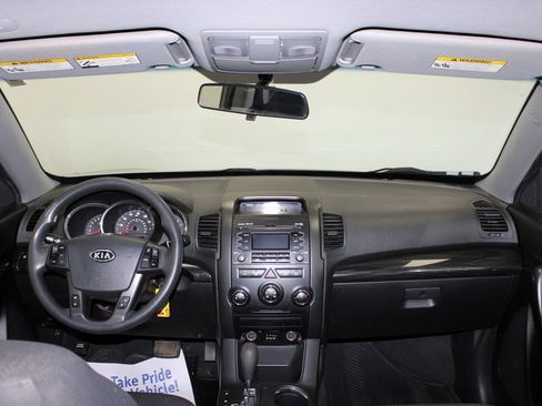 Used 2012 Kia Sorento FWD w/ Third Row Pkg image 11