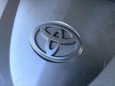Used 2019 Toyota RAV4 LE image 40