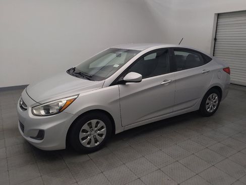 Used 2017 Hyundai Accent SE image 2