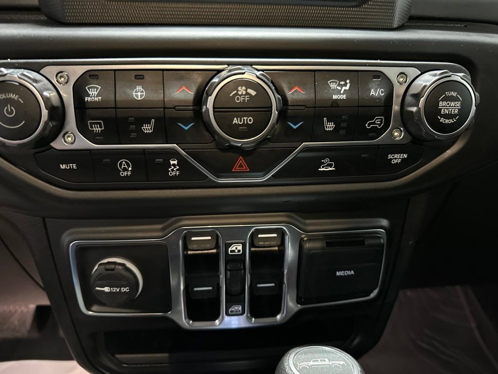 Used 2021 Jeep Gladiator Overland w/ LED Lighting Group AWD/4WD image 19