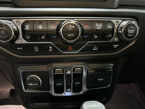 Used 2021 Jeep Gladiator Overland w/ LED Lighting Group AWD/4WD image 19