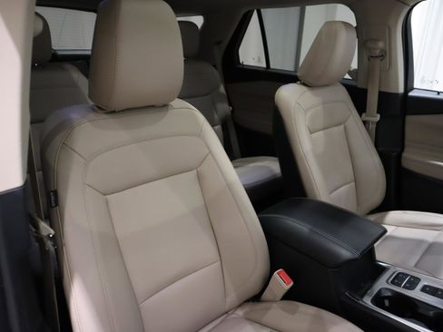 Used 2020 Ford Explorer XLT w/ Equipment Group 202A image 19