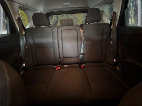 Used 2025 Nissan Rogue S AWD/4WD image 15