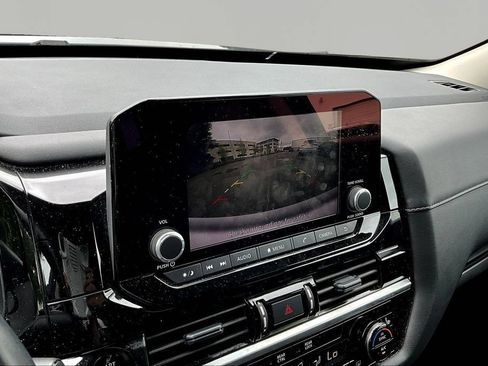Used 2025 Nissan Pathfinder SV FWD image 16