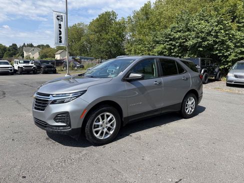 Used 2023 Chevrolet Equinox LS w/ LS Convenience Package AWD/4WD image 8