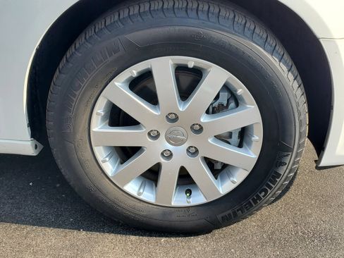 Used 2013 Chrysler Town & Country Touring FWD image 30