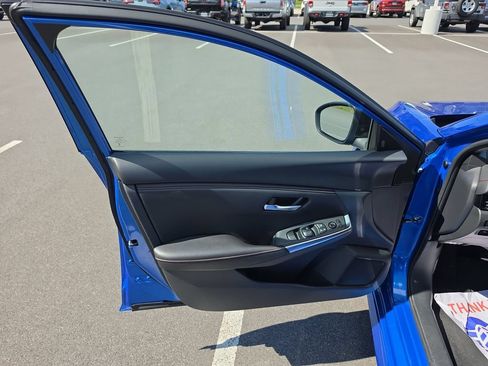 Used 2025 Nissan Sentra SR FWD image 15