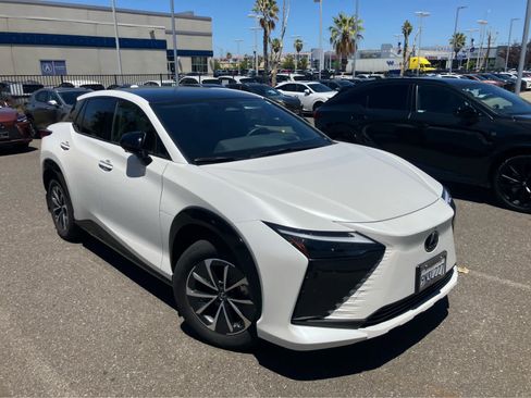 Used 2024 Lexus RZ 300e Premium w/ Technology Package FWD image 5