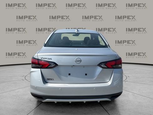 Used 2025 Nissan Versa SV FWD image 4