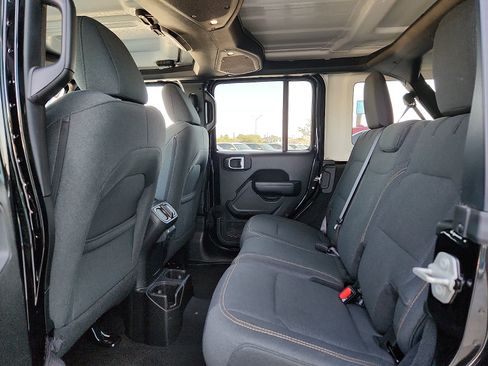 Used 2024 Jeep Wrangler Unlimited Sport AWD/4WD image 11