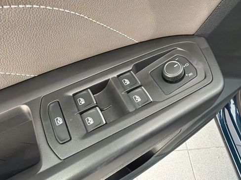 Used 2023 Volkswagen Atlas Cross Sport SE FWD image 15