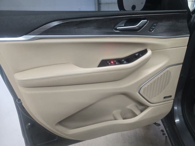 Used 2021 Jeep Grand Cherokee L Limited AWD/4WD image 18