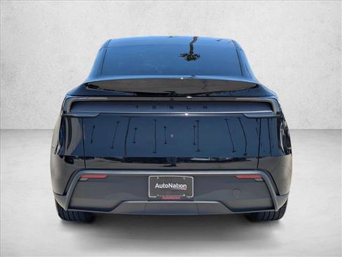 Used 2026 Tesla Model Y 2WD image 7