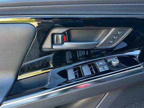 Used 2023 Subaru Solterra Limited image 11