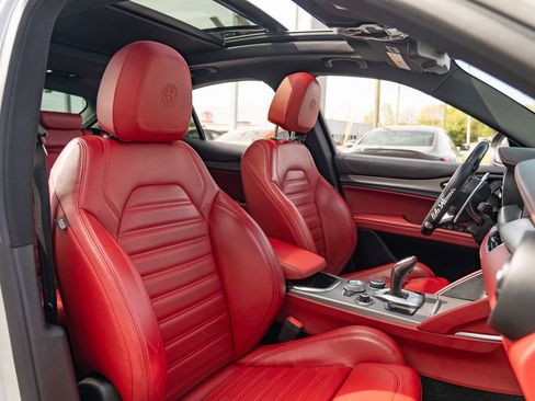 Used 2021 Alfa Romeo Stelvio Ti Sport image 19