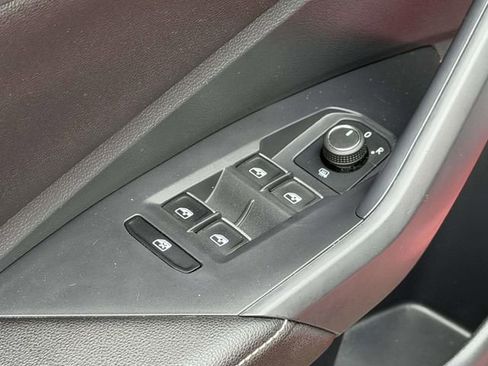 Certified 2023 Volkswagen Jetta SE w/ Panoramic Sunroof Package FWD image 17