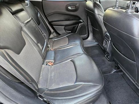 Used 2018 Jeep Compass Latitude w/ Popular Equipment Group FWD image 19