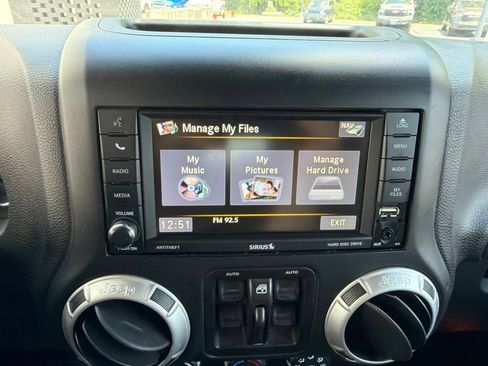 Used 2015 Jeep Wrangler Unlimited Sahara w/ Connectivity Group AWD/4WD image 60
