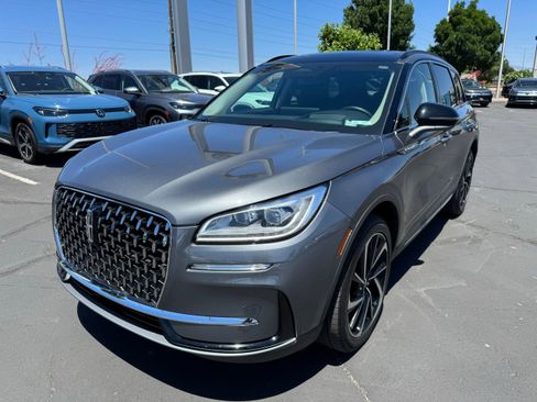 Used 2025 Lincoln Corsair Reserve w/ Equipment Group 202A AWD/4WD image 2
