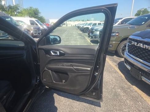 Used 2025 Jeep Compass Limited w/ Sun & Sound Group AWD/4WD image 19