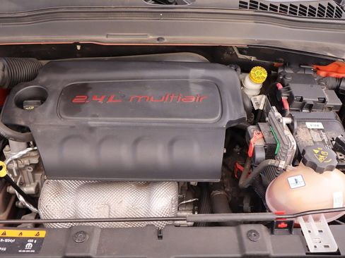 Used 2016 Jeep Renegade Latitude w/ Cold Weather Group image 39