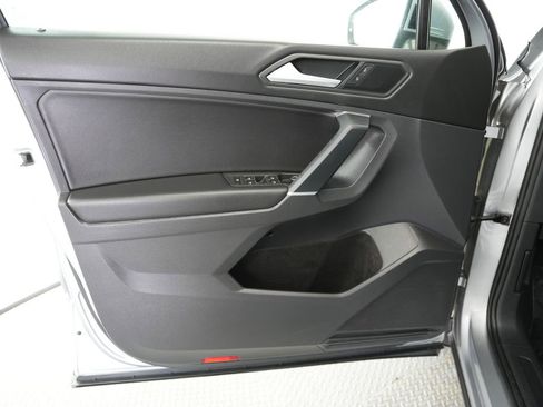 Used 2020 Volkswagen Tiguan SE FWD image 18