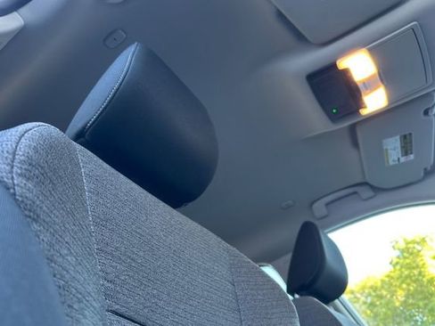 Used 2023 Nissan Rogue SV image 19