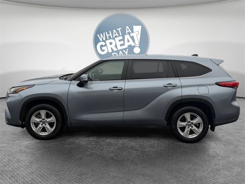 Used 2023 Toyota Highlander LE image 7