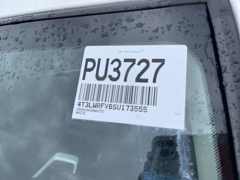 Certified 2025 Toyota RAV4 LE AWD/4WD image 28